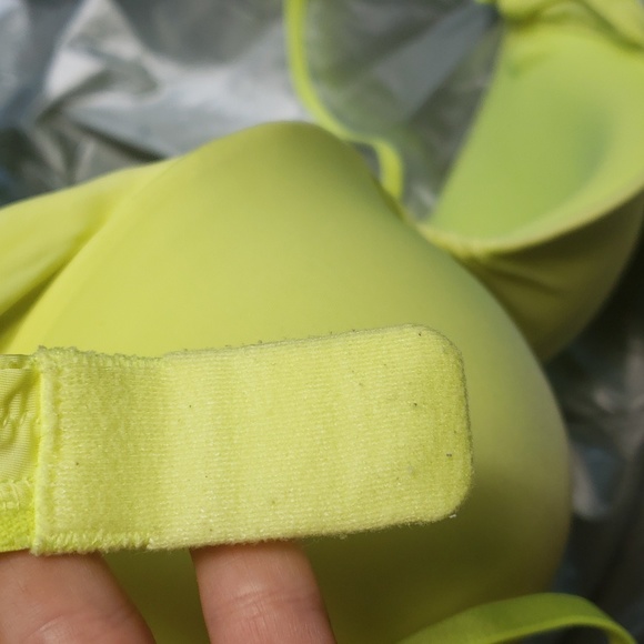 Victoria's Secret 32D Plunge Bra - Picture 5 of 5